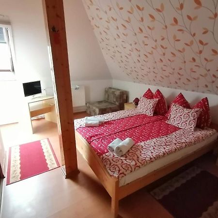 Joos Apartman Sárvár Buitenkant foto