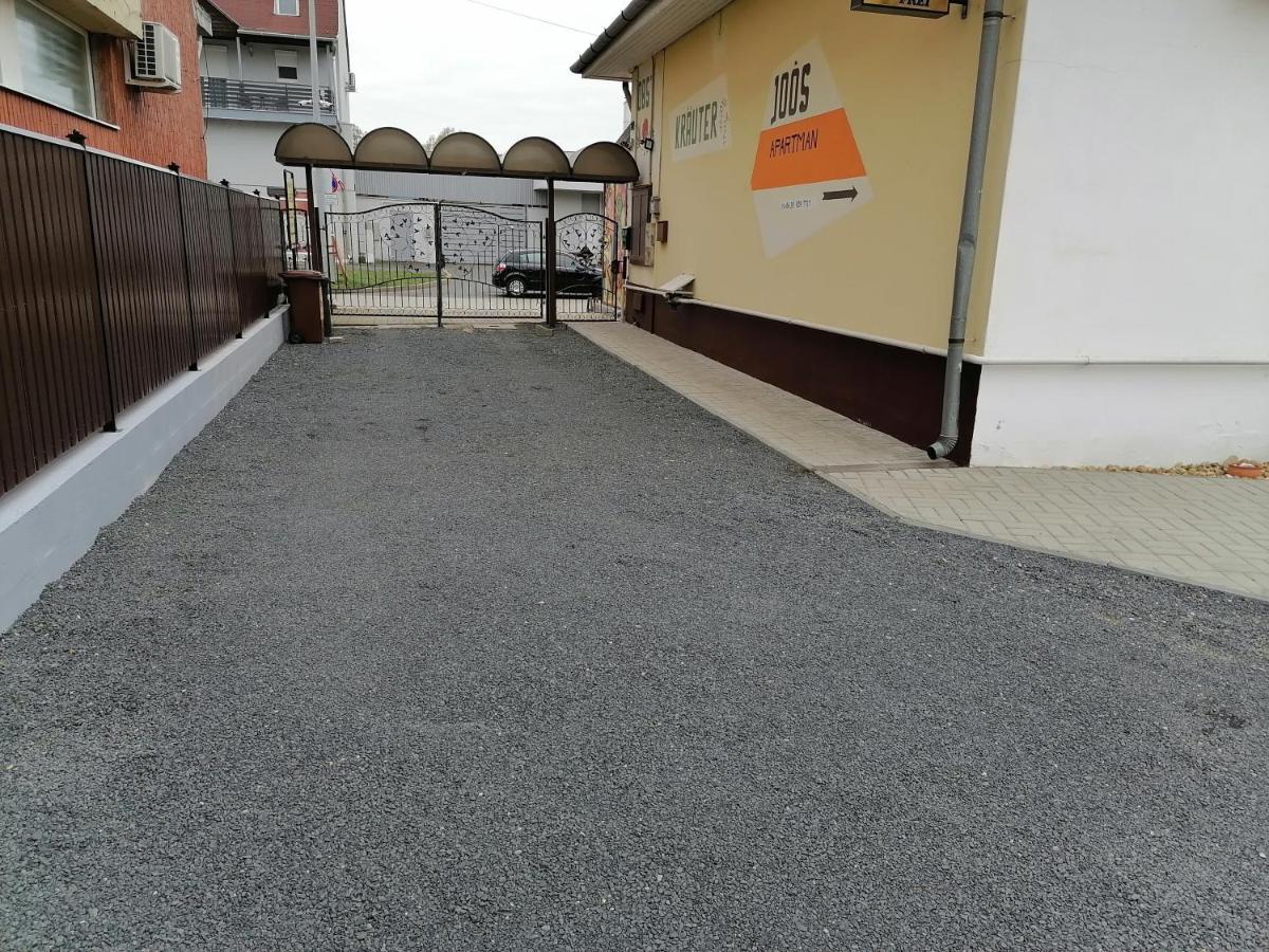 Joos Apartman Sárvár Buitenkant foto