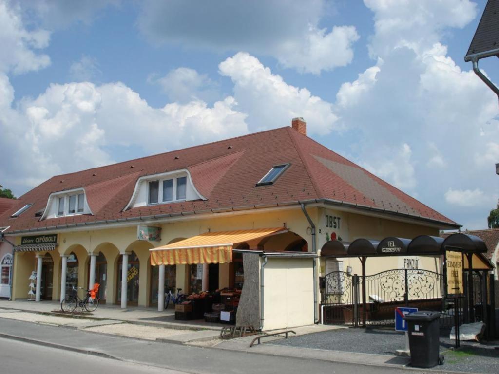 Joos Apartman Sárvár Buitenkant foto